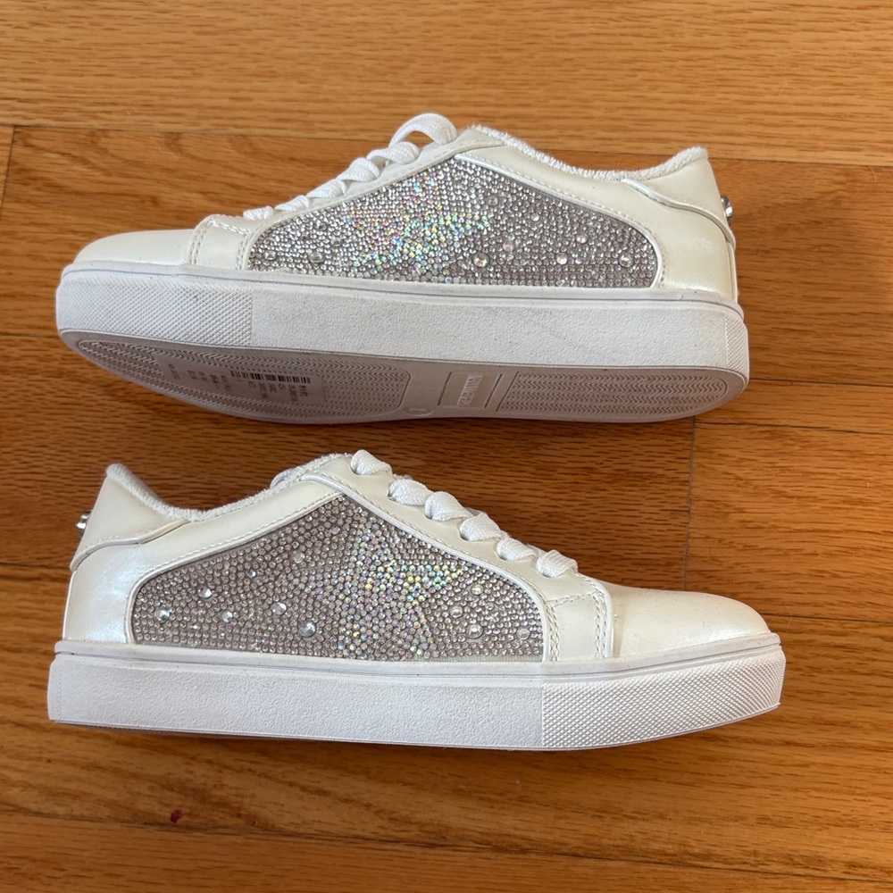NWT Steve Madden Girls White Sneakers with Crystal Star Accents